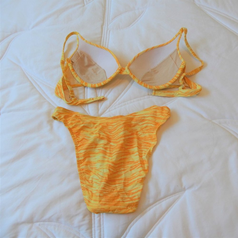 NWOT Bikini International Yellow Swimsuit 2 Piece Set in size S - Picture 10 of 11